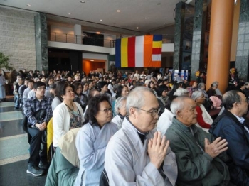 20 ft by 12 ft Buddhist Flag on Display and Participants. Photo: www.VesakInOttawa.com