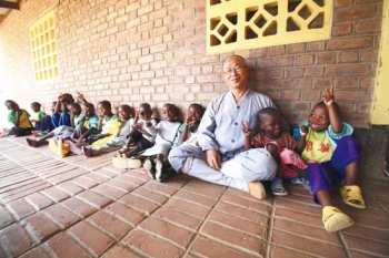 Master Hui Li with his adopted children at ACC. From Arrowline.