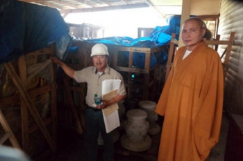 General contractor Huynh Hong Quan and Master Thich Nguyen Tam, abbot of Lien Hoa Van Phat. From http.blog.nola.com