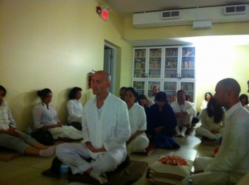 Group meditation in Toronto. From http.ajahnbrahmintoronto2012.blogspot.hk