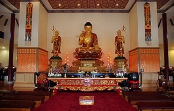 Main shrine at Yun Yang Temple. From www.yunyangtemple.org.au