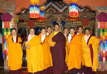 Gangteng Tulku Rinpoche with graduation class of 2011