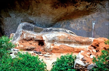 Reclining Buddha in Nurwarakanda with damaged chest, navel, and pedestal. From archaeologynewsnetwork.blogspot.hk