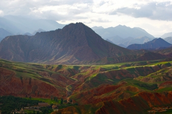 The Qilian Mountains lie at the edge of the Kunlun range. By Mokhriz Aziz on Flickr.
