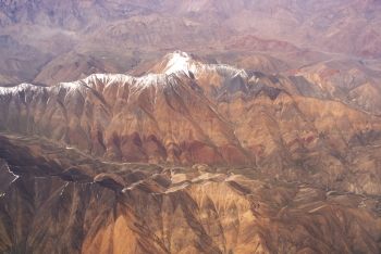 The Kunlun range viewed from above. By llee_wu on Flickr.
