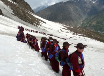 Walking across the Himalayas in sometimes very cold and snowy conditions. photo: padyatrafilm.com