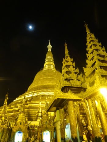 Shwedagon Pagoda Festival 2015. From insidevietnamblog.com