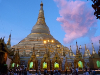 Shwedagon Pagoda Festival 2015. From insidevietnamblog.com