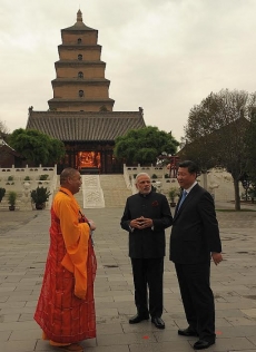 Abbot Kuanxu at Giant Wild Goose Pagoda with Xi and Modi. From rediff.com