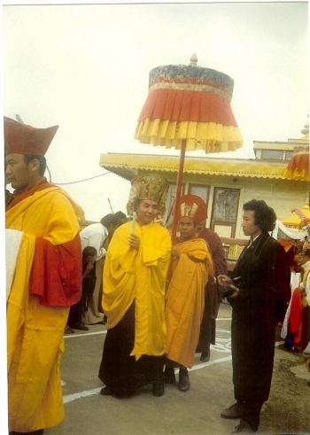 With Jamgön Kongtrul Rinpoche during the funeral procession of Kalu Rinpoche in 1989. From Ngödup Burkhar