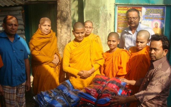 Bangladeshi samaneris receive donations of winter clothes to distribute among the needy. From Sramoni Sangha, Facebook