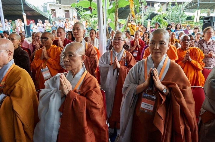 Bhikshunis from Korea and elsewhere. Photo by Olivier Adam