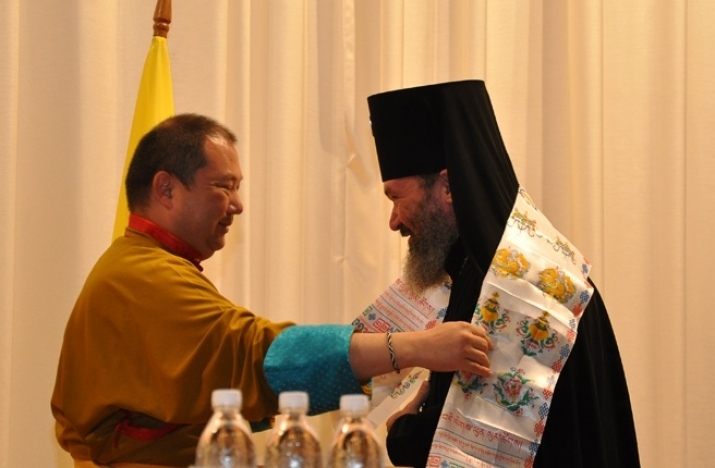Telo Tulku Rinpoche and Archbishop Justinian at a meeting of the Interreligious Council of Kalmykia on 23 September. Photo by Raymond Lam