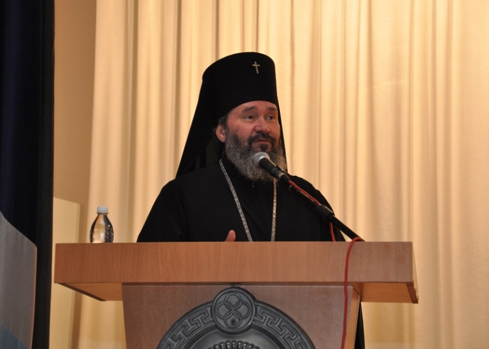 Archbishop Justinian giving his speech. From blagovest-elista.ru