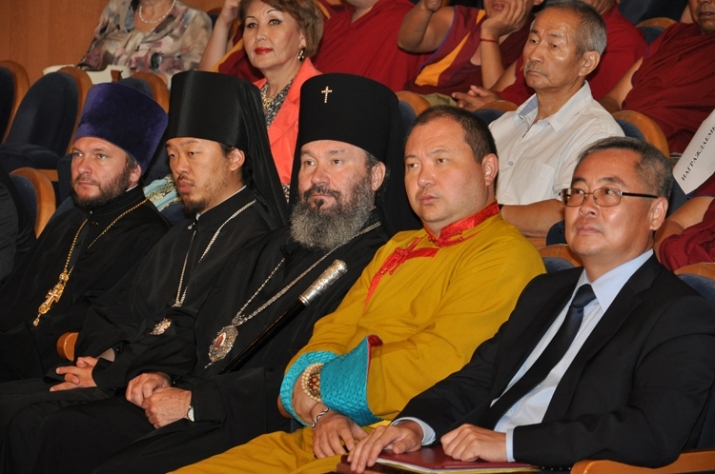 Telo Tulku Rinpoche and Archbishop Justinian listening to guest speakers. From minkult08.ru