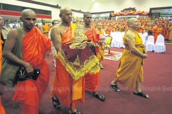 Monks from Mahiyangana Rajamaha Viharaya in Sri Lanka at a ceremony to move relics of the Buddha to Buddha Monthon Monastery in Thailand. From bangkokpost.com