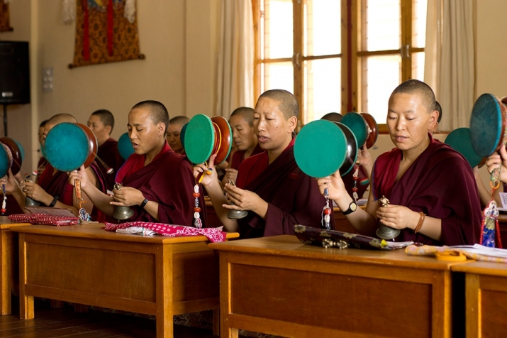 Nuns of Shugsep Nunnery and Institute. From buddhistwomenseducationalsociety.org