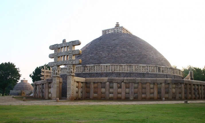 The Great Stupa, Sanchi, Madhya Pradesh. Circa 1st century BCE–c. 1st century CE. (P. 117, fig. 4.2). Image courtesy of the author