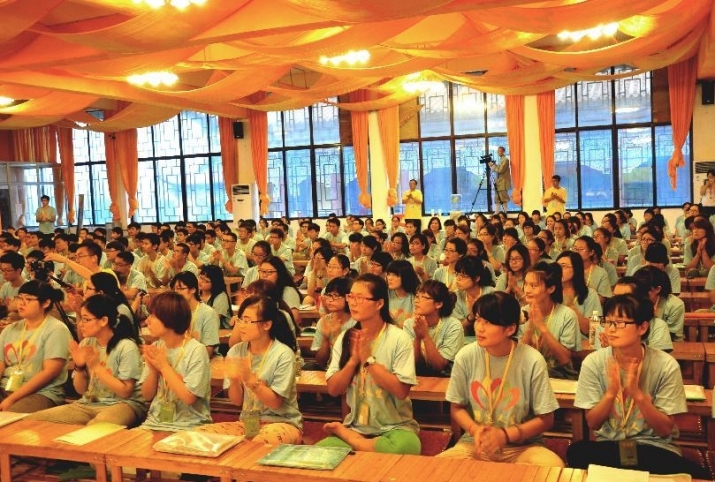 College students on a summer Buddhist retreat at Zhengjue Temple in Boshan, in the eastern province of Shandong. Photo by Wang Jixiao. From news.xinhua.net