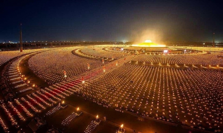 Dhammakaya followers attend a ceremony in front of the spaceship-like stupa of Wat Dhammakaya. From dmc.tv