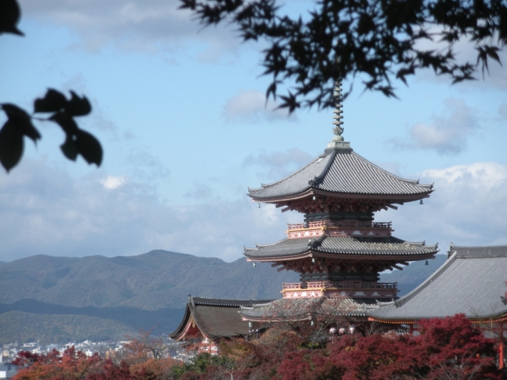 Three-storied pagoda at Kiyomizu temple, Kyoto, Japan. Image courtesy of the author