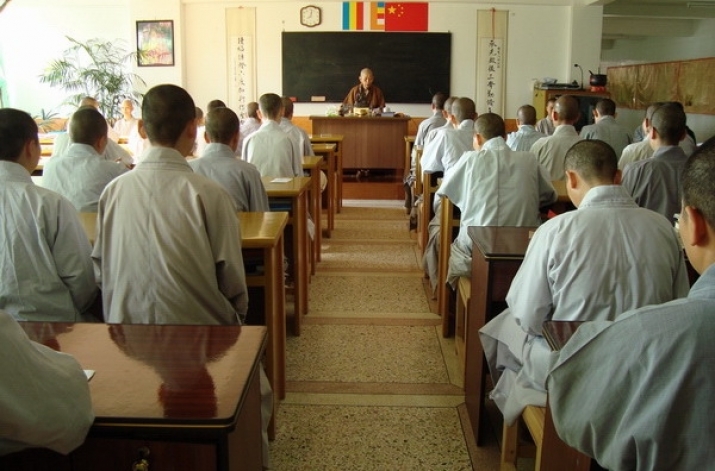 A class at Qianfotasi Buddhist Seminary, Meizhou, Guangdong Province. From qianfotasi.com
