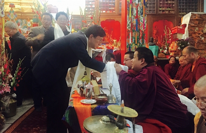 His Excellency the ambassador of China offering a silk scarf to HH Kathok Situ Rinpoche in the Kudung Temple