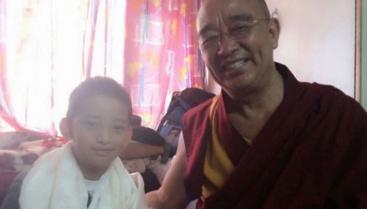 The recognized incarnation of Draktse Rinpoche, nine-year-old Dawa Wangdi, pictured with an unidentified monk. From zeenews.india.com