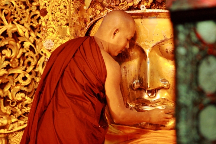 Early morning ritual of washing the face of the Mahamuni Buddha, Myanmar. From wikipedia.org