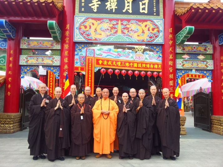 Newly ordained nuns assemble with the abbot of Ri Yue Chan Temple in front of the main gate. Image courtesy of the author