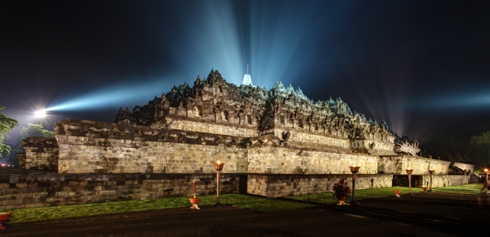 Borobudur during Vesak 2016. From thecultureist.com
