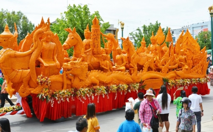 Elaborately wax sculptures at Nakhon Ratchasima's Candle Festival. From nakhonratchasimacity.info