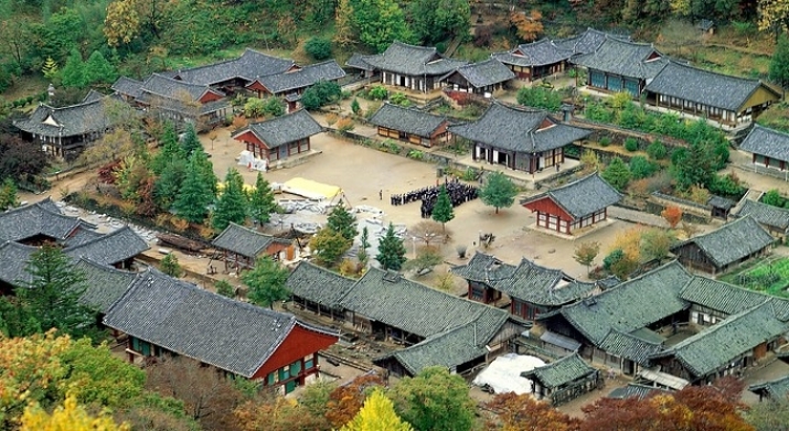 Songgwang-sa is one of the three principal Buddhist temples in Korea. From linoralow.com