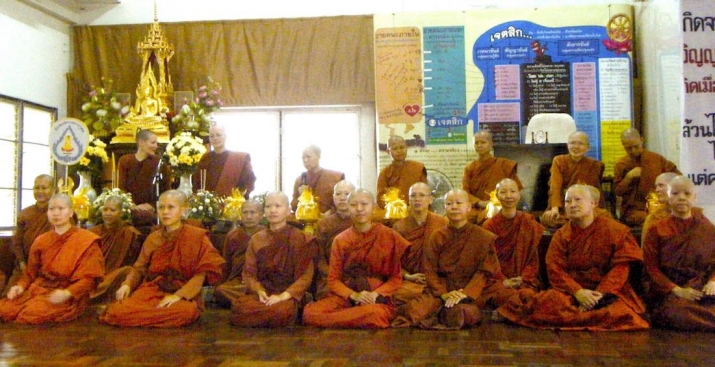 The author serving as preceptor for Samaneri Pabbajja at Nirotharam bhikkhuni arama in Thailand, 2010. Image courtesy of Nirodharam Bhikkhuni Arama