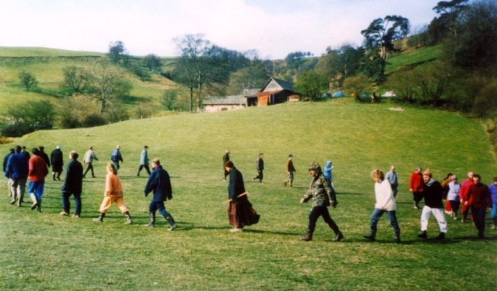 Master Sheng Yen leading a retreat in Wales, 1992. Image courtesy of Dharma Drum Cultural Center