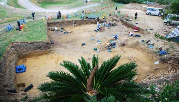 Archeologist excavate the Kasturen Castle site. From cnn.com