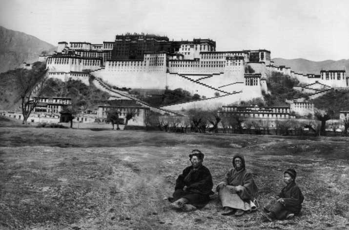 David-Neel, Lama Yongden, and a young Tibetan pose in front of the Potala Palace, Lhasa, in 1924. from iter.org