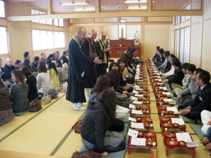 Activities at the matchmaking gatherings include dining on traditional <i>shonin ryori</i> (vegetarian food served to monks). From rocketnews24.com