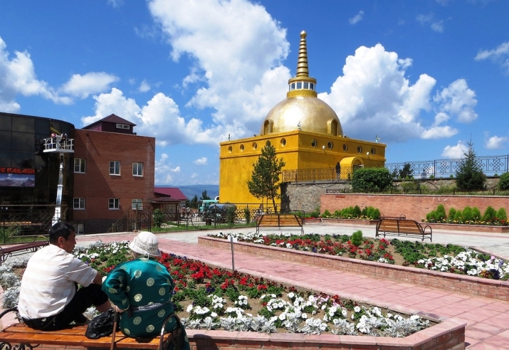 The Golden Stupa at Datsan Rinpoche Bagsha in Ulan-Ude, Buryatia. Image courtesy of the author