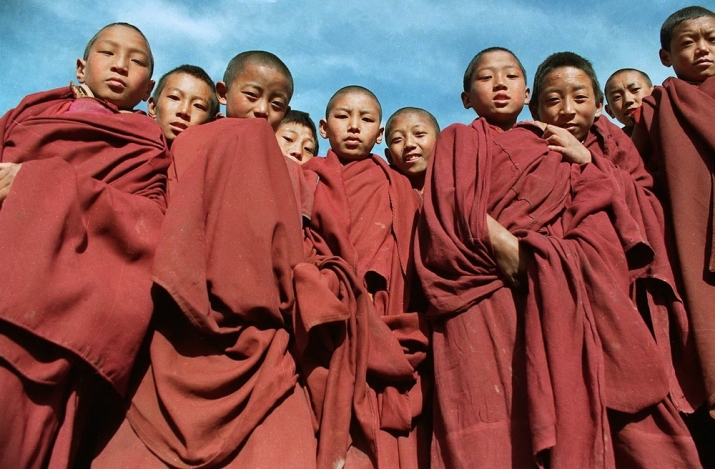 Young monks at Basu Monastery, Chamdo, Tibet, 1986. Photo by Yang Liquan