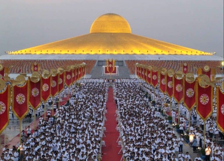 The headquarters of the Dhammakaya movement, with its signature UFO-shaped temple dome, occupies an area nearly 10 times larger than the Vatican. From dhammawheel.com