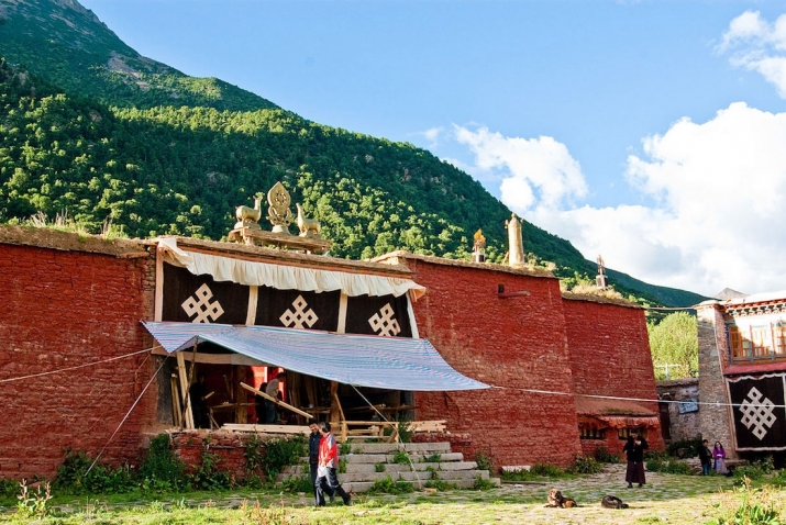 Reting Monastery. From wikipedia.org