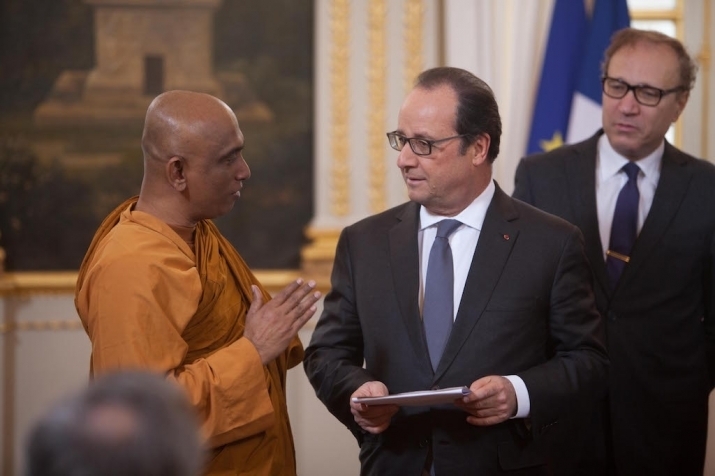 Venerable Rathana Thera presenting the Buddhist Statement on Climate Change to French president François Hollande on 10 December 2015. Image courtesy of Sean Hawkey, World Council of Churches