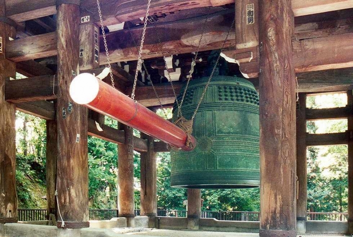 A Japanese temple bell. From richard-seaman.com