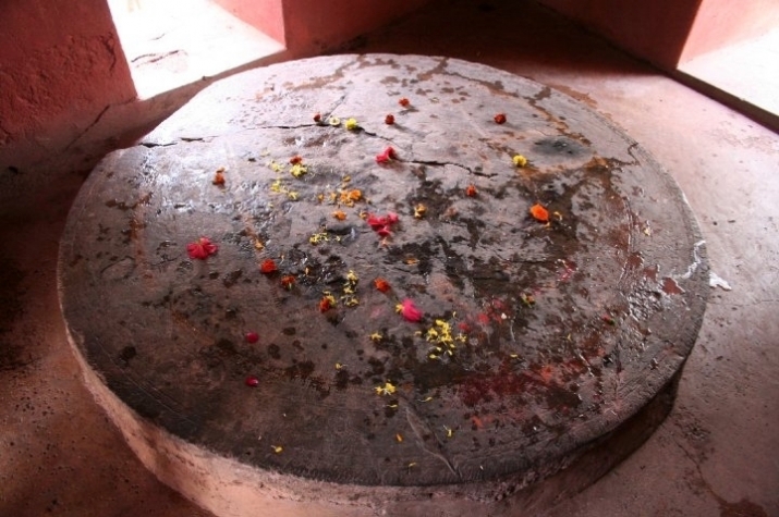 The Kalachakra stone at the Mahabodhi Temple complex in Bodh Gaya. Image courtesy of the author