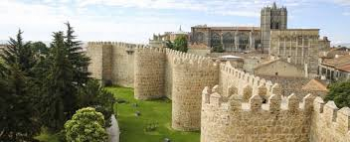 Avila city walls and Plaza de Santa Teresa. From turistum.com