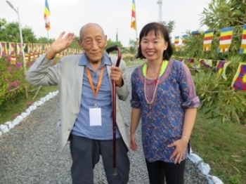 Annie Bien with Khyongla Rato Rinpoche at the Jangchup Lamrim teachings by His Holiness the Dalai Lama at Rato Monastery in Mundgod, India. Image courtesy of Annie Bien
