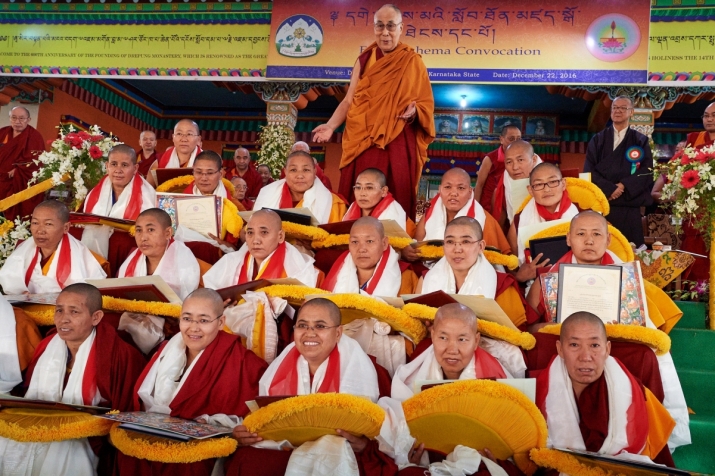 The 20 geshemas and the Dalai Lama. Image courtesy of Olivier Adam