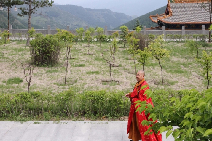 Ven. Miaojiang at the Great Sage Monastery of Bamboo Grove. Photographed by Fu Yiqun