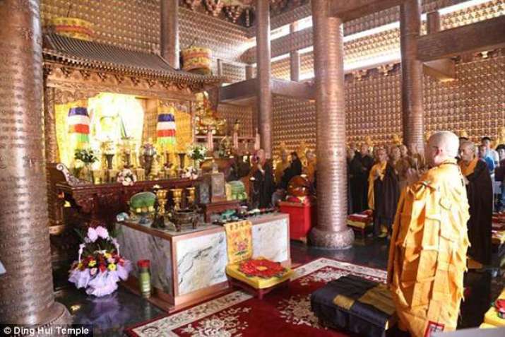 Paying respect to Master Cixian's preserved body at Ding Hui Temple. From dailymail.co.uk